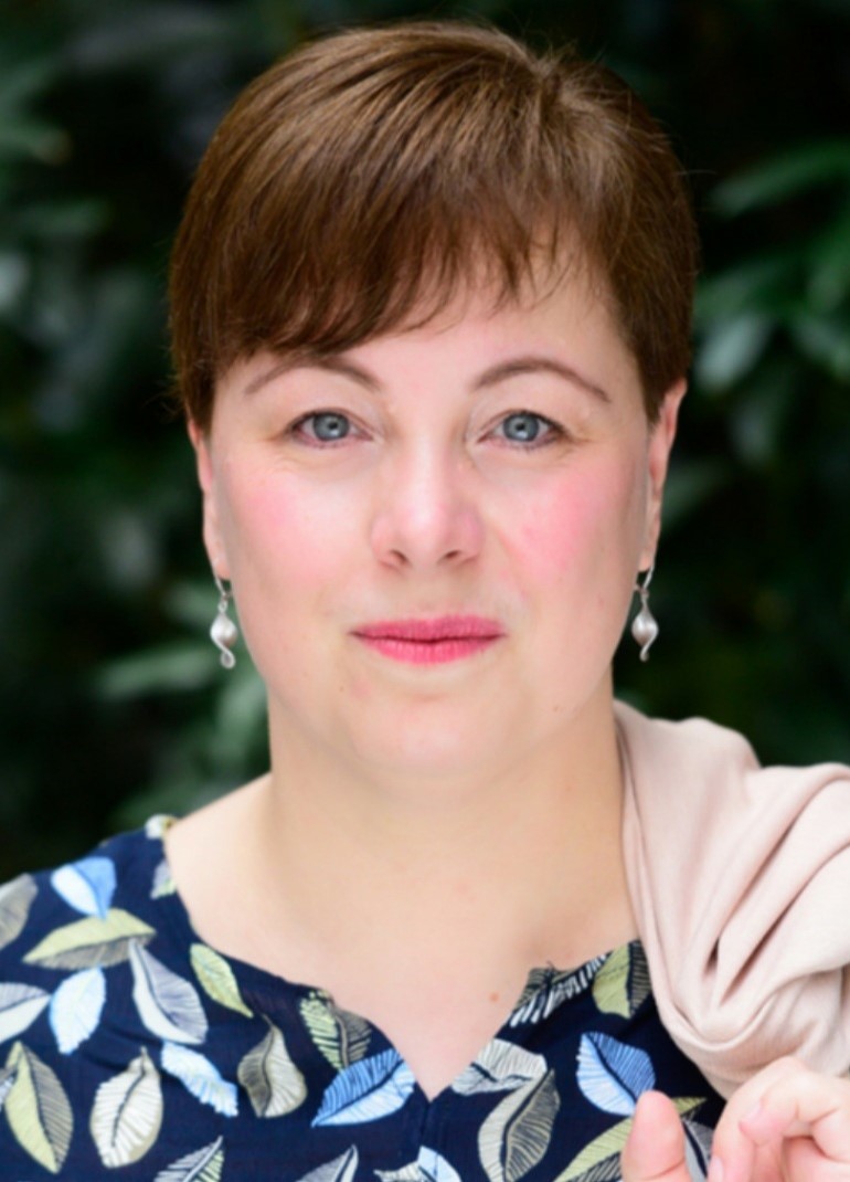 Ms Juliane Prüfer