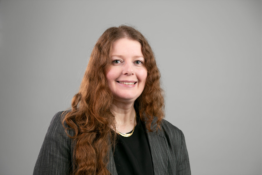 Frau Miriam Ebner